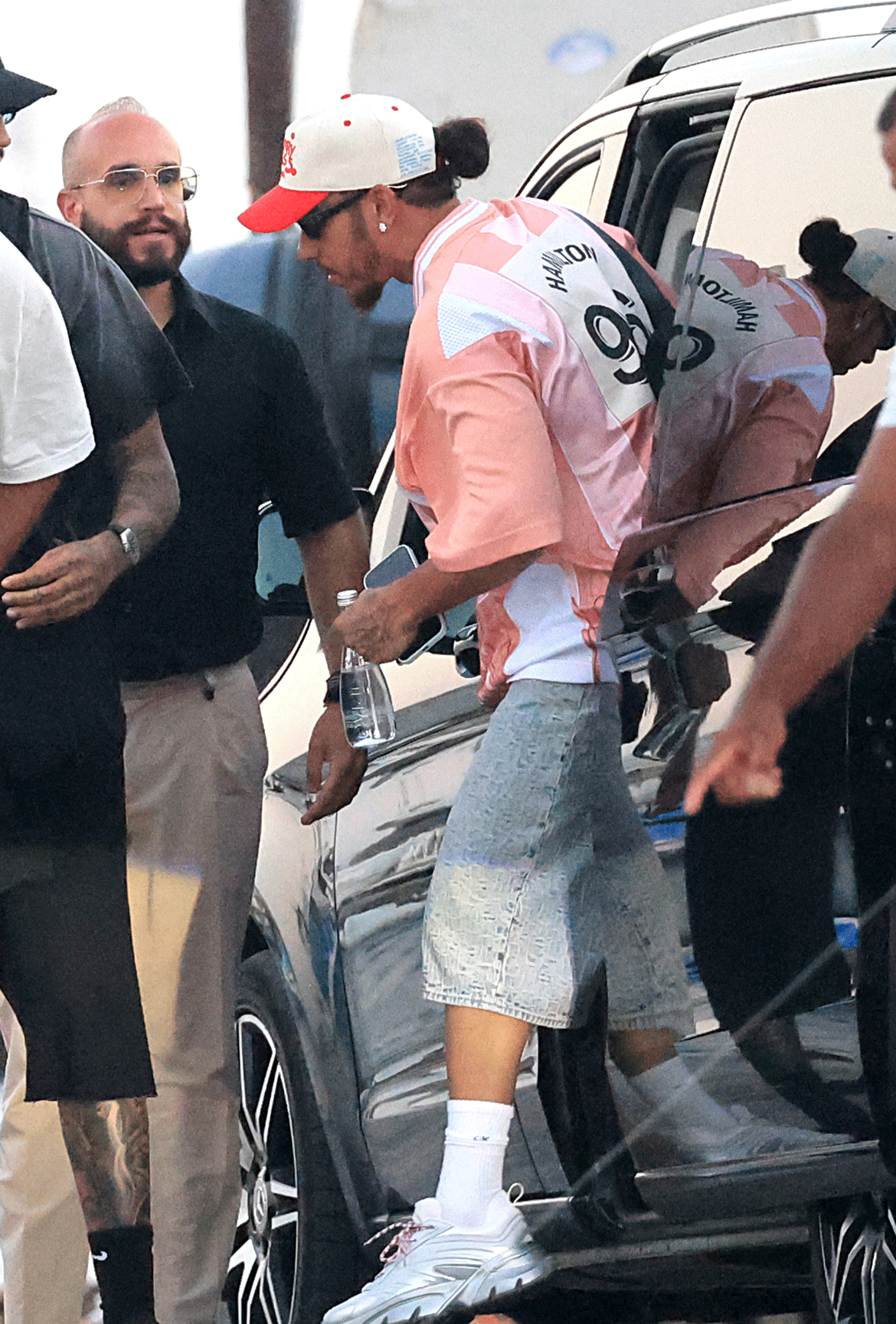 Lewis Hamilton: Στη Μύκονο ο “rock star” της Formula 1
