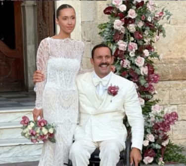 Παντρεύτηκε με θρησκευτικό γάμο στα Χανιά ο Αντώνης Τσαπατάκης, δείτε φωτογραφίες