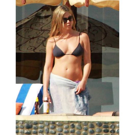 aniston_530_530