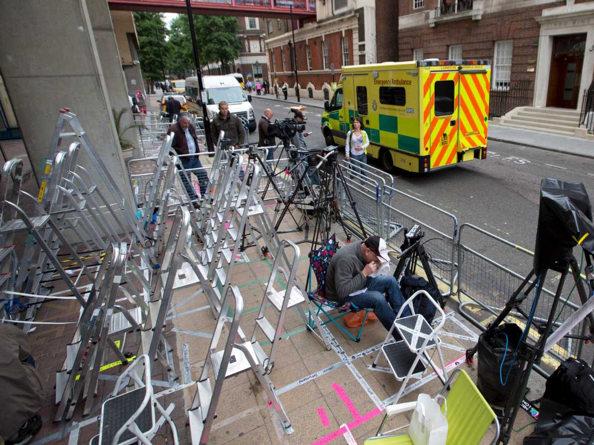 kate-middleton-is-due-to-give-birth-next-week-and-the-paparazzi-is-already-camped-out
