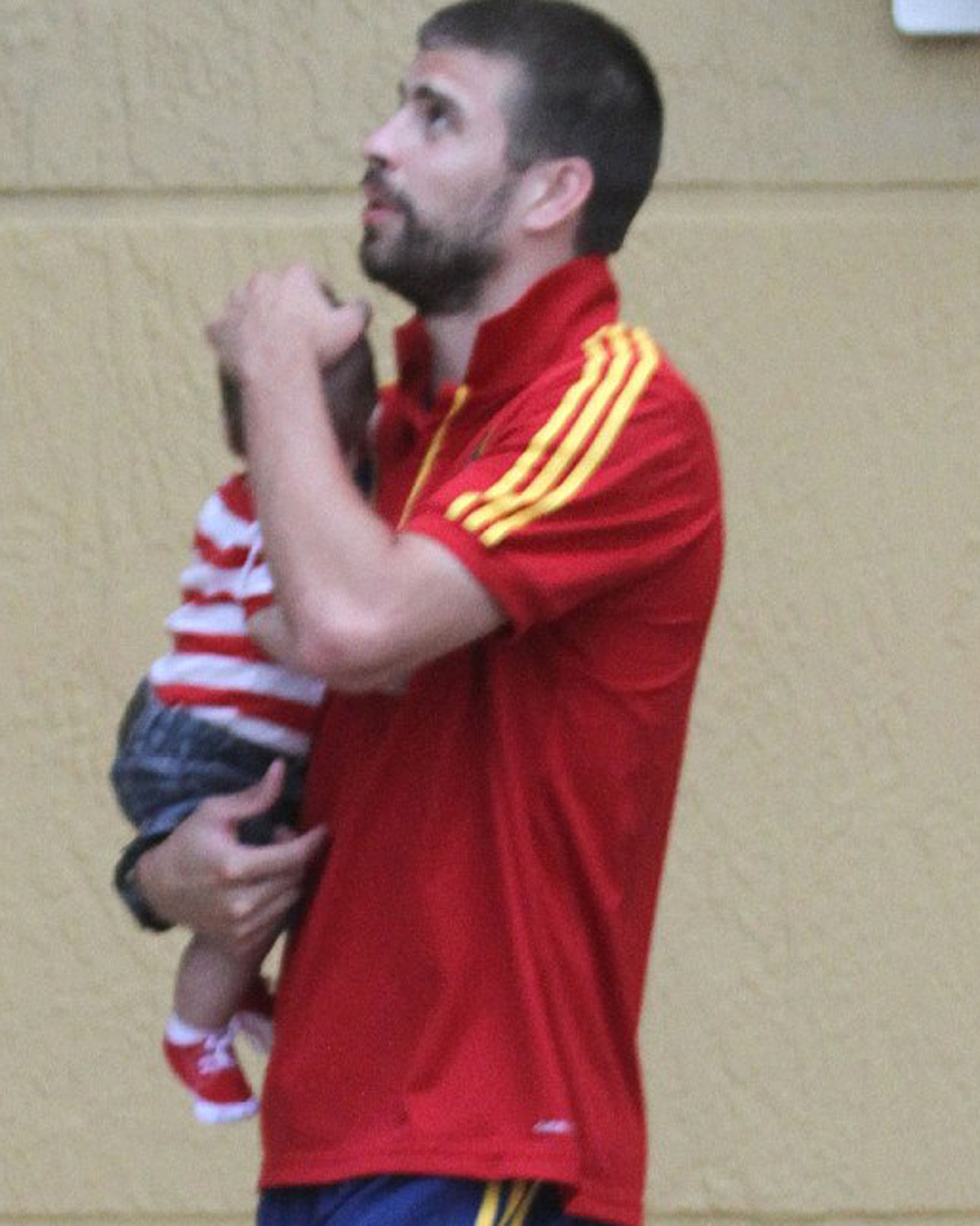 shakira3crop