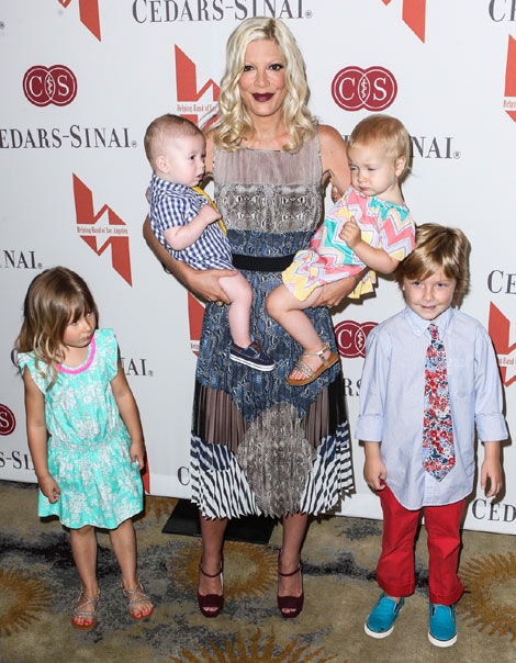 tori-spelling-10