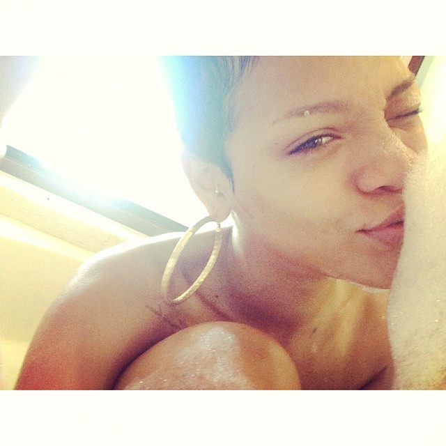 rihannagreece3