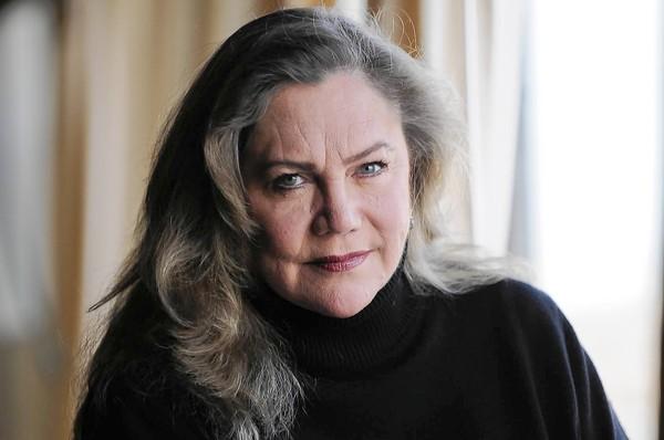 hc-kathleen-turner-20121121