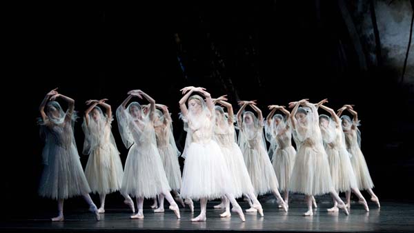 Giselle.Photograph, Artists of the Royal Ballet (TσROH Tristram Kenton, 2011)