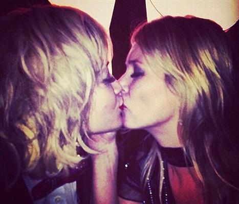kiss