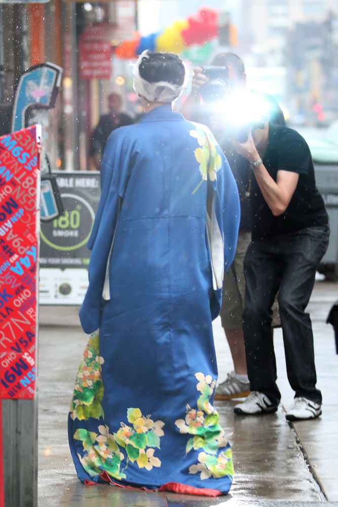 Lady Gaga wears heels to her yoga class