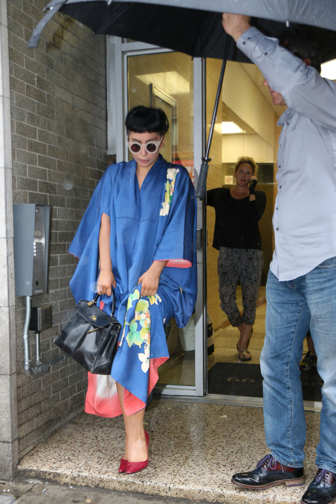 Lady Gaga wears heels to her yoga class