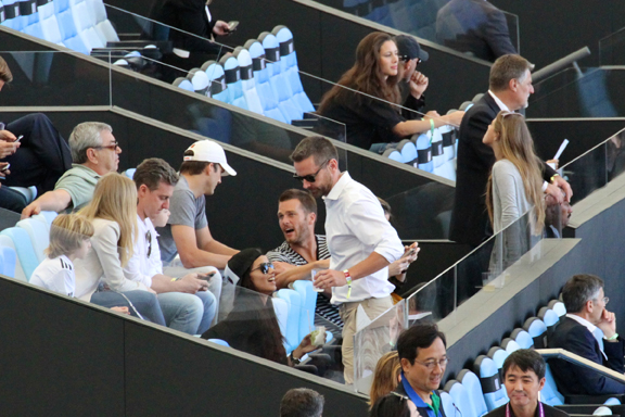Adriana Lima introduces Tom Brady to her male friend at Maracana