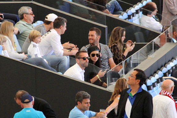 Adriana Lima introduces Tom Brady to her male friend at Maracana
