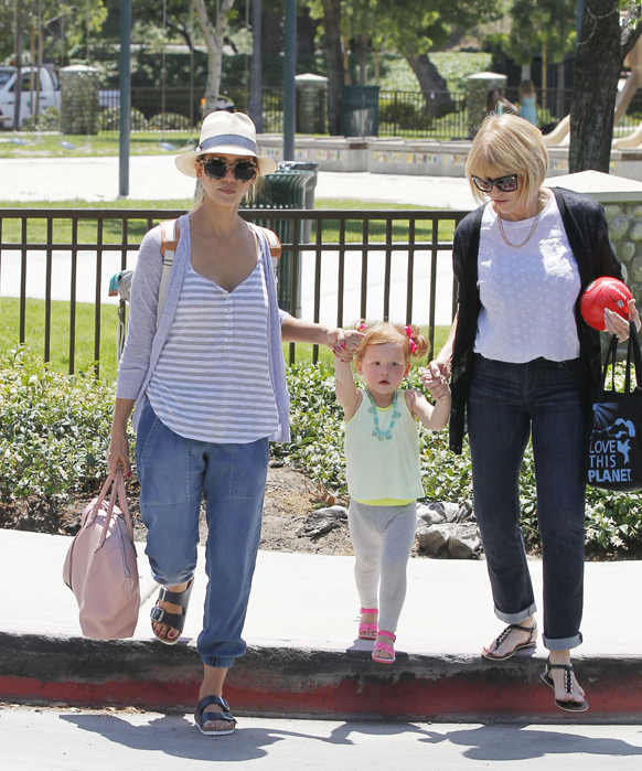 Jessica Alba and her mother take Haven to the park