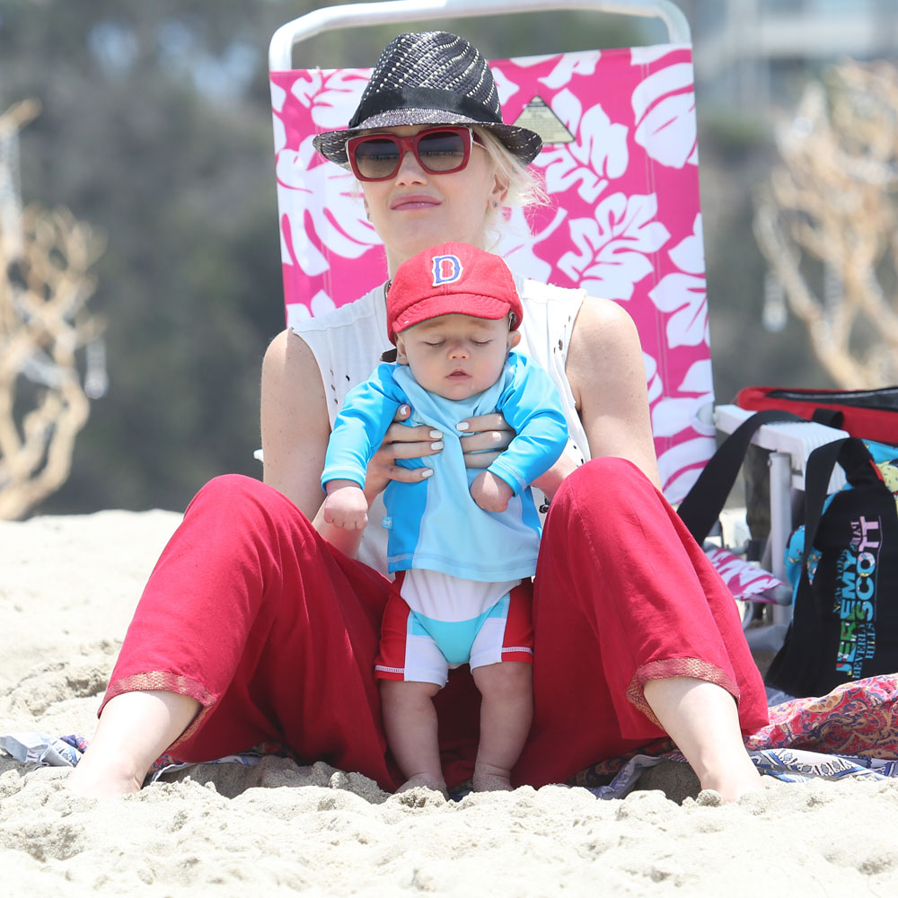 Gwen Stefani takes her family out for a beach day in Santa Monica - Part 2