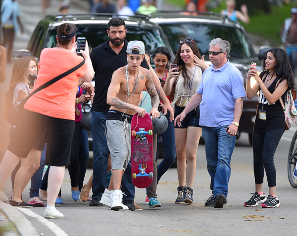 EXCLUSIVE: Justin Bieber seen skating through Central Park, with out a shirt and is joined by Usher in Central Park