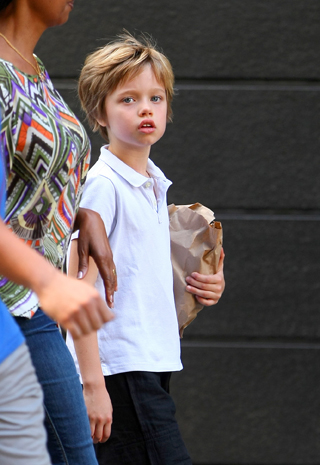 EXCLUSIVE: Shiloh Jolie Pitt plays in Central Park in New York City