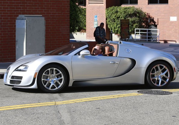 Arnold-SchwarzeneggerBugatti-Veyron-5