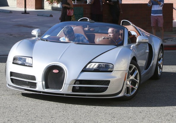 Arnold-SchwarzeneggerBugatti-Veyron-7