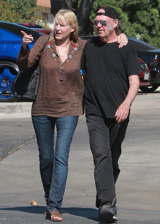 Is Daryl Hannah a home wrecker? Secret lovebirds Daryl Hannah and Neil Young smooch up a storm around Westlake, Calif., Actress Daryl, 53, and rocker Neil, 68, grabbed lunch at an Italian Deli, shopped at Sur La Table kitchen supply store, and grabbed coffee at an outdoor cafe. The two share a love of activism, and Neil only divorced his wife of 36-years Pegi in July of 2014. Notice that Daryl's left hand is missing the end of her [pointing] forefinger.