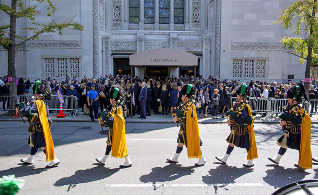 ss-140907-joan-rivers-funeral-15.nbcnews-ux-1520-900